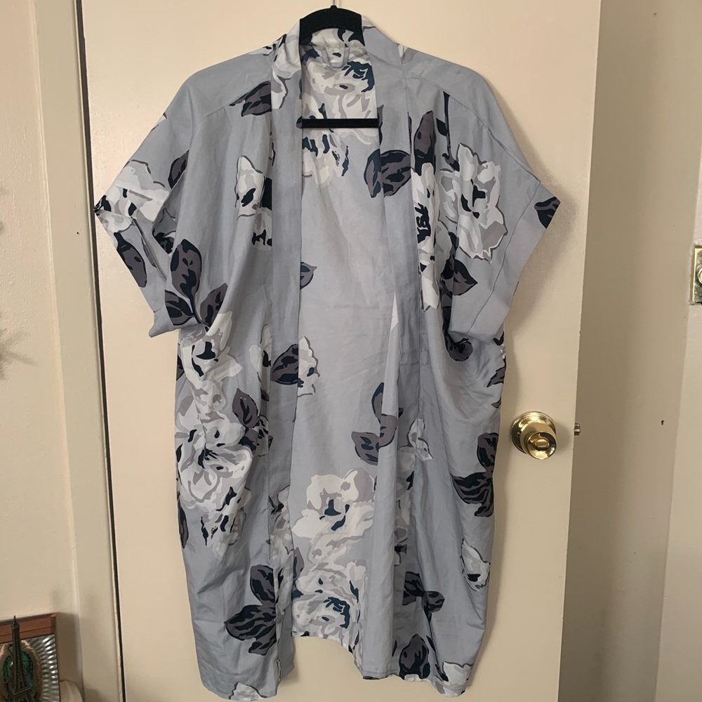 Gray floral kimono